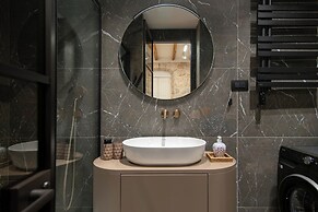 Santa Croce Suite by DuHomes