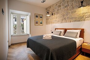 Santa Croce Suite by DuHomes