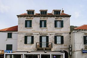 Santa Croce Suite by DuHomes