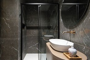 Santa Croce Suite by DuHomes