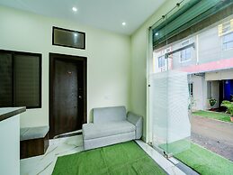 Deluxe Hotel Sp14