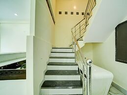 Deluxe Hotel Sp14