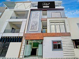 Deluxe Hotel Sp14