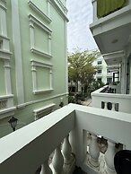 BigLand Waterfront Hotel
