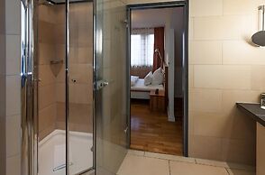 Juno Rooms & Apartments