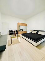 Simple Private Room Close to FAC Platz