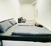 Simple Private Room Close to FAC Platz