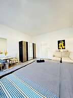 Simple Private Room Close to FAC Platz