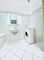 Simple Private Room Close to FAC Platz
