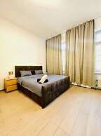 Simple Private Room Close to FAC Platz