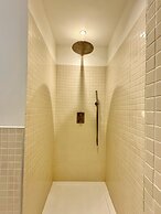 2 bedrooms - baby crib & furnished
