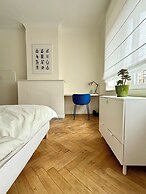 2 bedrooms - baby crib & furnished