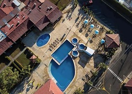 Villa a Block Away to the Beach