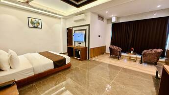 Pheonix Luxury Inn Hotel