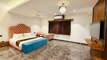 Pheonix Luxury Inn Hotel