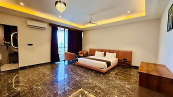 Pheonix Luxury Inn Hotel