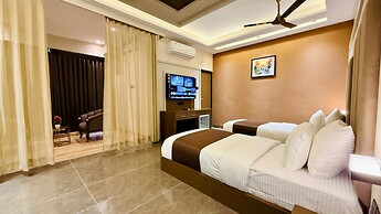 Pheonix Luxury Inn Hotel