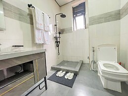 AMIKUS HOTEL LTD