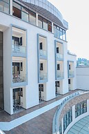 AMIKUS HOTEL LTD