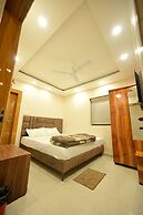 Hotel Stay Leaf