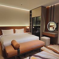 RICH LOBBY HOTEL HAIL