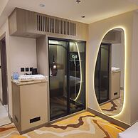 RICH LOBBY HOTEL HAIL