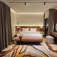 RICH LOBBY HOTEL HAIL
