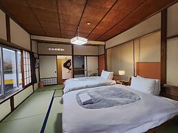 Snow Monkey Lodge - Hostel