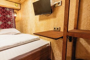 Alladin capsule hotel