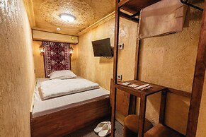 Alladin capsule hotel
