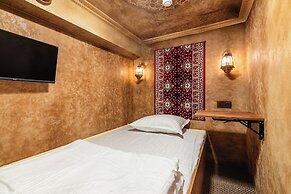 Alladin capsule hotel