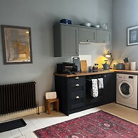 Apartment Sleeps 2 With Pets Welcome