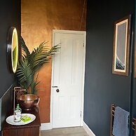 Apartment Sleeps 2 With Pets Welcome