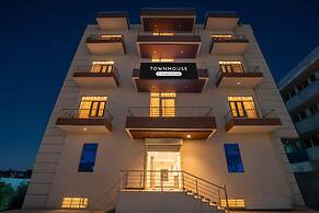 Townhouse Manipal University Highway