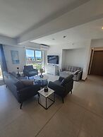 Stunning new Beachfront Condo 9th Floor Ocean View