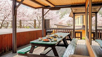 Mungyeong Between Mountains Pet Pension