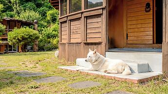 Mungyeong Between Mountains Pet Pension