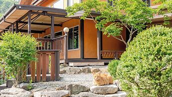 Mungyeong Between Mountains Pet Pension