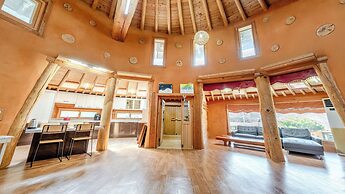 Mungyeong Between Mountains Pet Pension