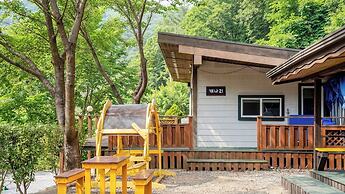 Mungyeong Between Mountains Pet Pension