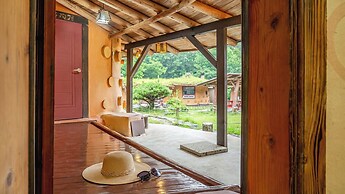 Mungyeong Between Mountains Pet Pension