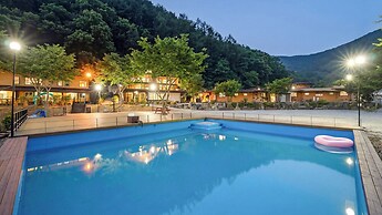 Mungyeong Between Mountains Pet Pension