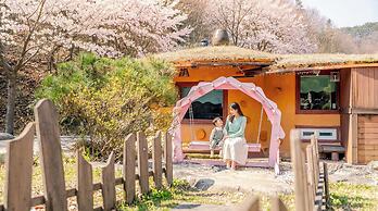 Mungyeong Between Mountains Pet Pension
