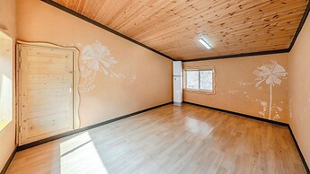 Mungyeong Between Mountains Pet Pension