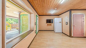 Mungyeong Between Mountains Pet Pension