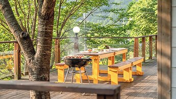 Mungyeong Between Mountains Pet Pension