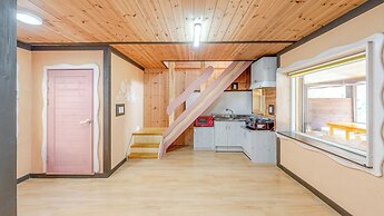 Mungyeong Between Mountains Pet Pension