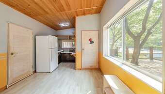 Mungyeong Between Mountains Pet Pension