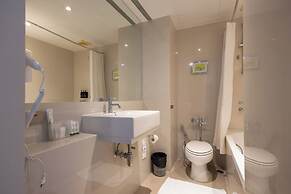 24 Inn at BTS Phrom Phong