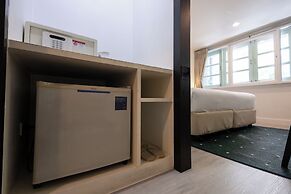 24 Inn at BTS Phrom Phong